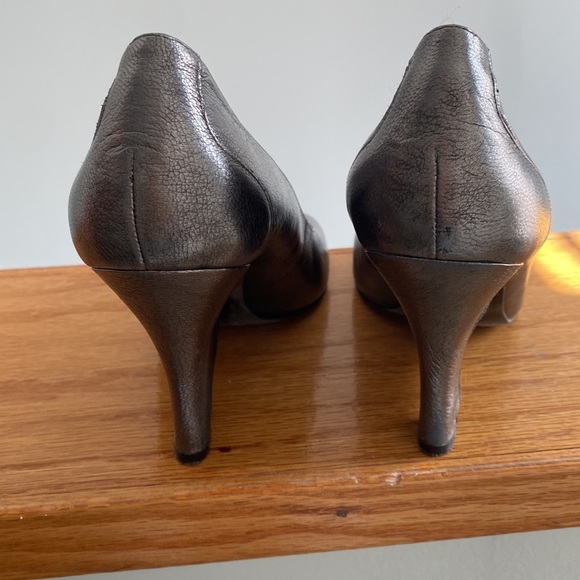 Nine West Metallic Wedges. Size 8 - Picture 5 of 6